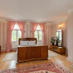Kursi Summer Manor Guest house