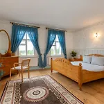 Kursi Summer Manor Guest house Laasme