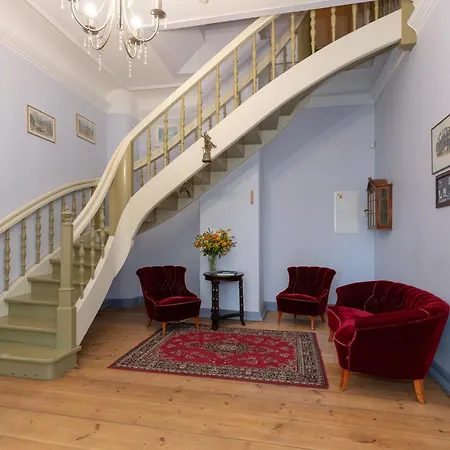 Pensión Kursi Summer Manor