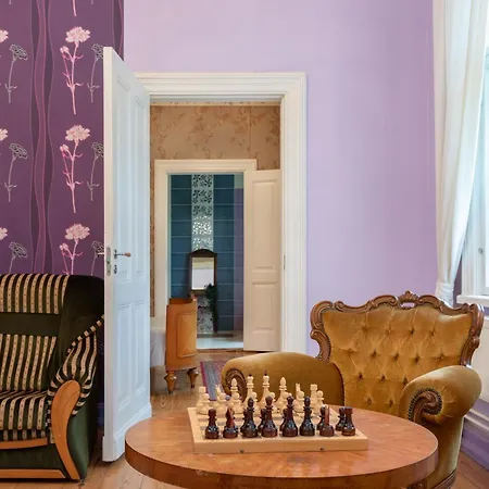 Kursi Summer Manor Pensión Laasme