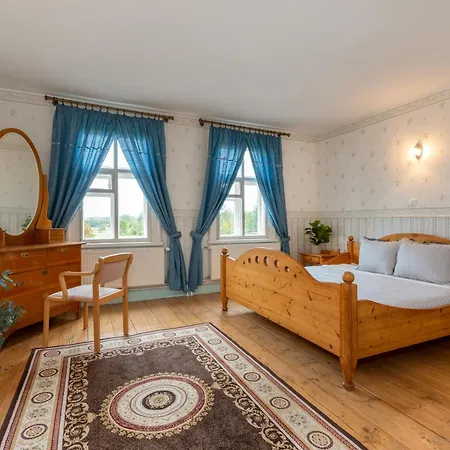 Kursi Summer Manor Pensión Laasme