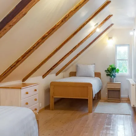 Kursi Summer Manor Guest house