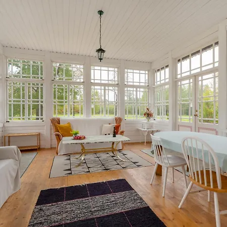 Guest house Kursi Summer Manor