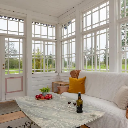 Kursi Summer Manor Guest house Laasme