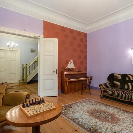 Kursi Summer Manor Pensión