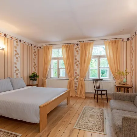 Pensión Kursi Summer Manor